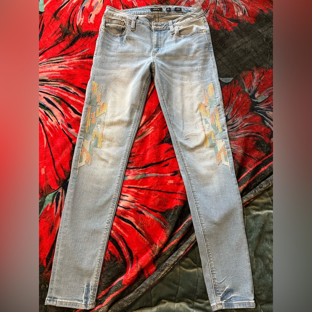 Miss Me Ankle Skinny Jeans | Size 27 | Light Wash with Aztec Embroidery